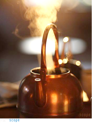 やかん、たかがヤカン、されど薬缶。銅のやかん - 右の筐